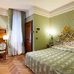Konukevi Palazzina Veneziana 4*